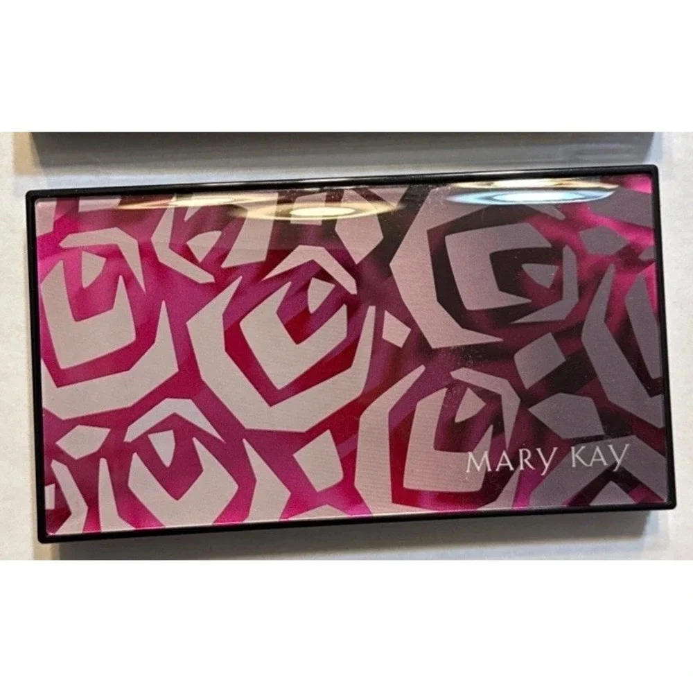MARY KAY PERFECT PALETTE UNFILLED REFILLABLE COMPACT Roses‎ Floral Pink